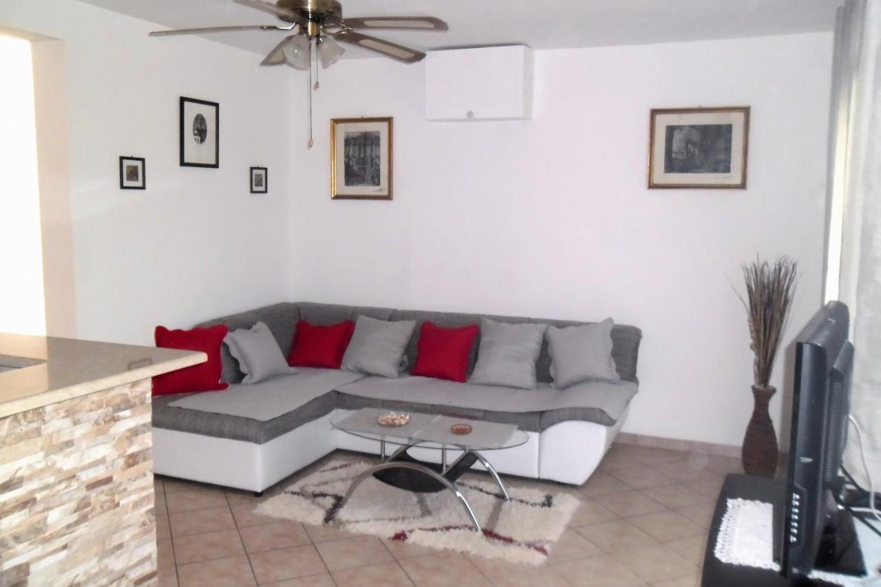 Apartments By The Sea Splitska, Brac - 2923 بوستيرا المظهر الخارجي الصورة